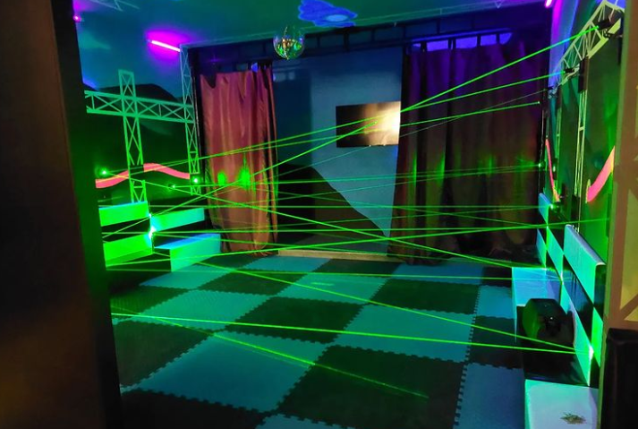 Laser maze
